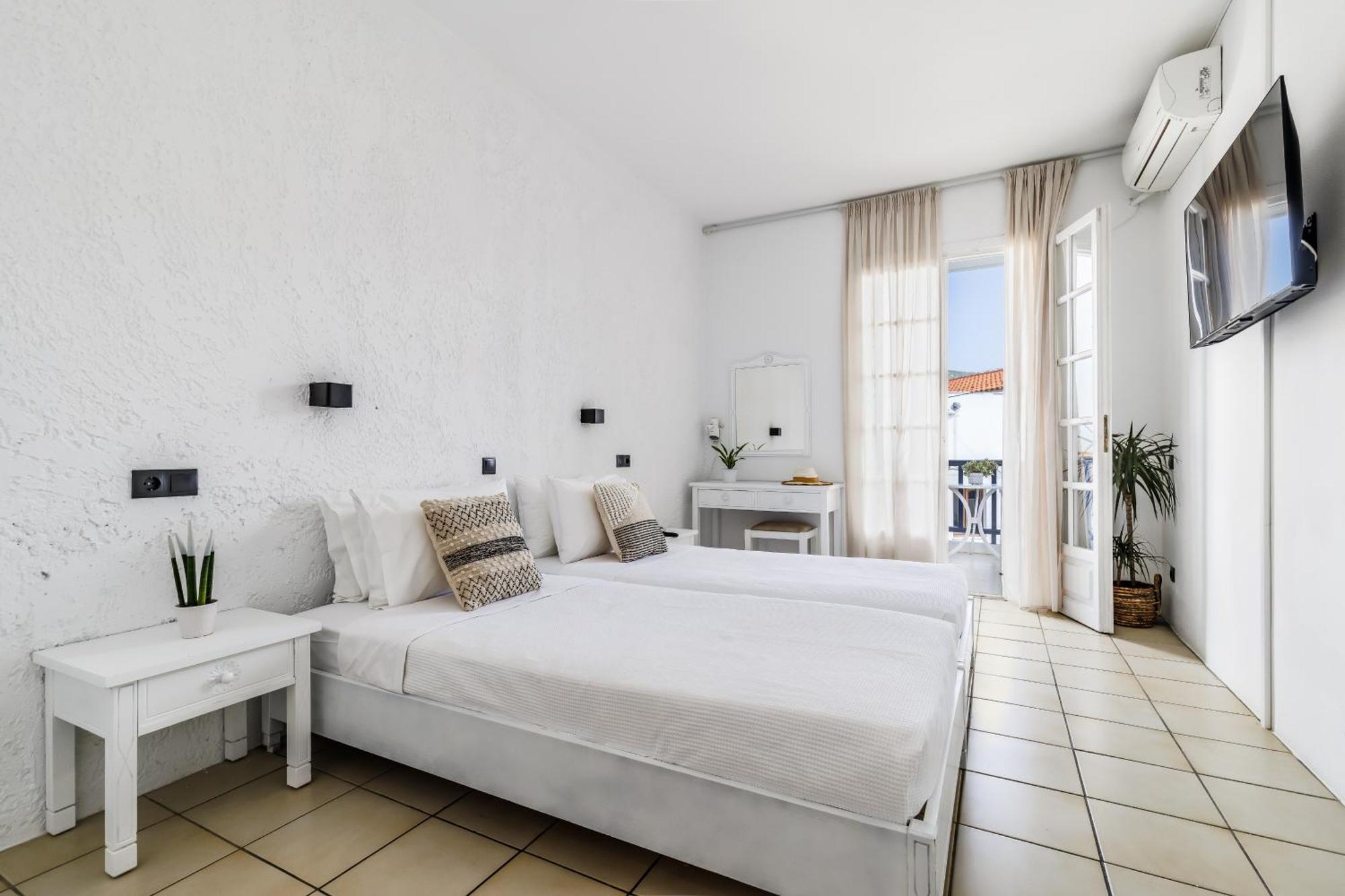 Aperitton Hotel Skopelos Buitenkant foto