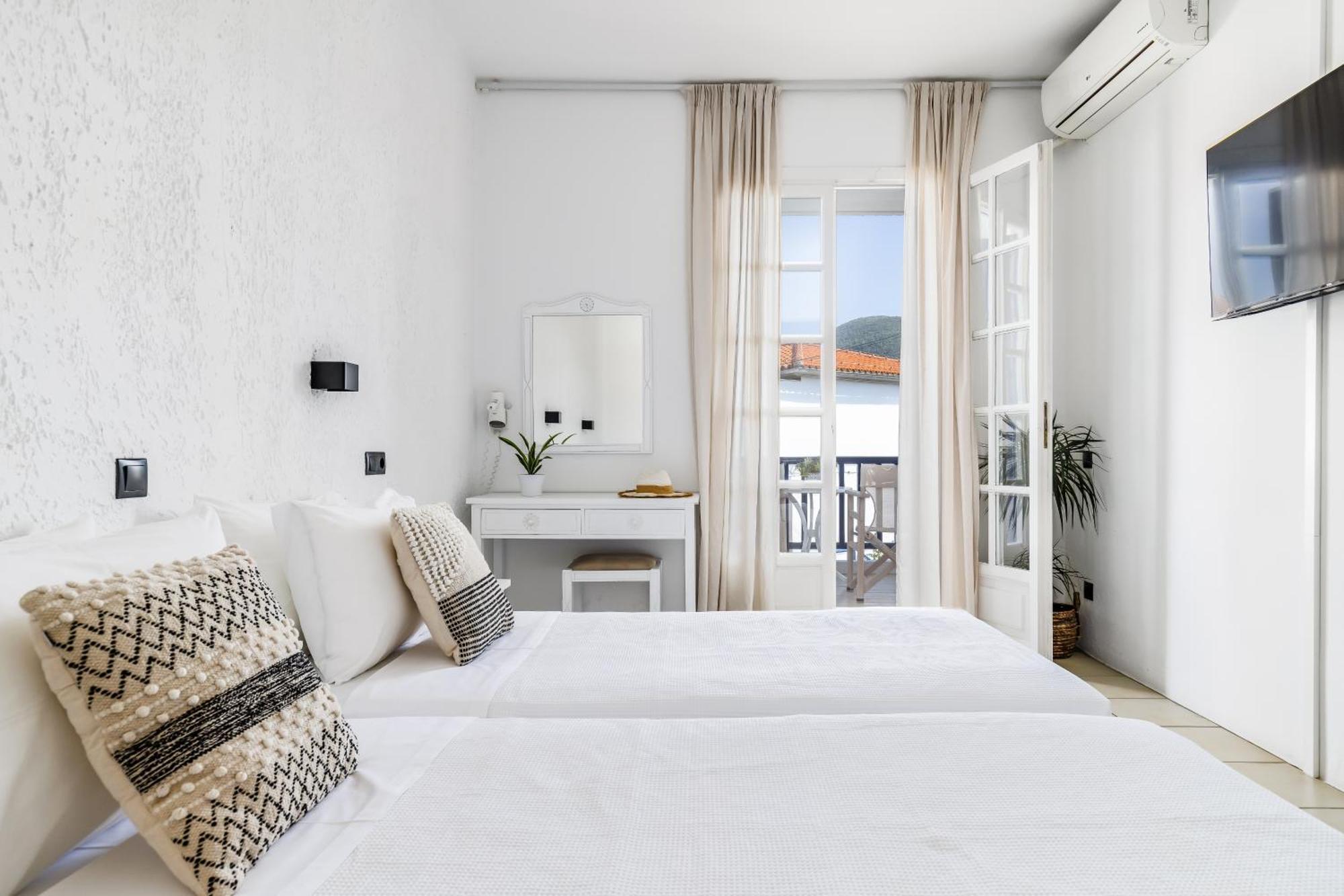 Aperitton Hotel Skopelos Buitenkant foto