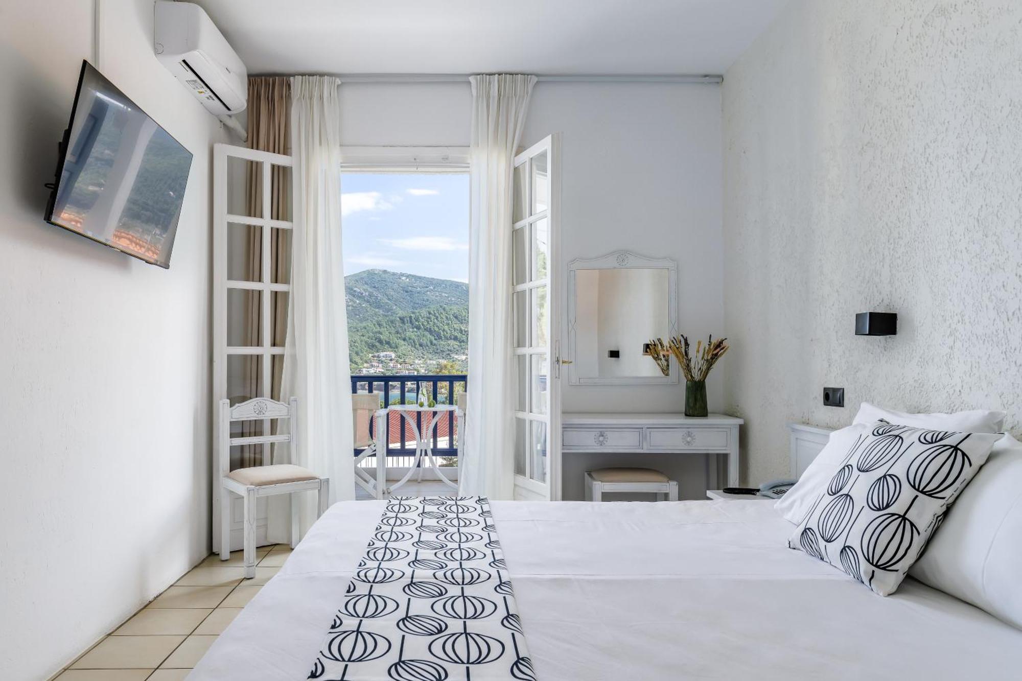 Aperitton Hotel Skopelos Buitenkant foto