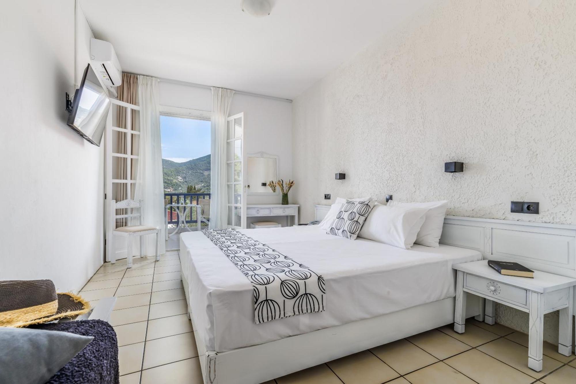 Aperitton Hotel Skopelos Buitenkant foto
