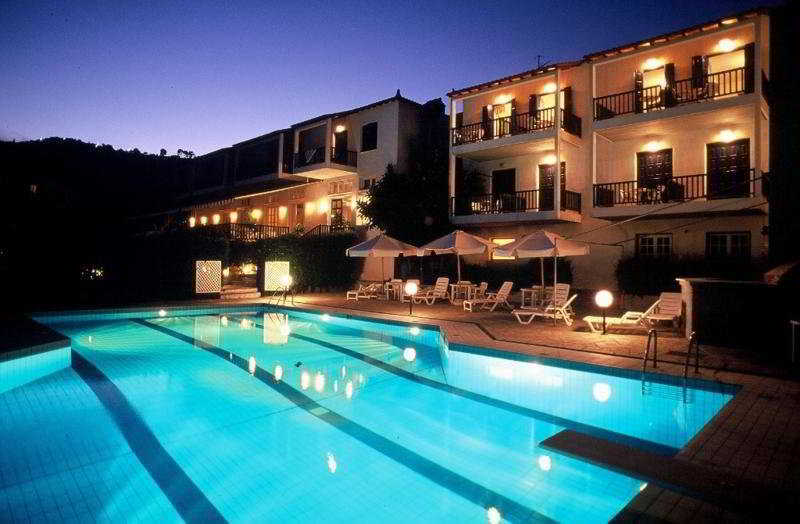 Aperitton Hotel Skopelos Buitenkant foto
